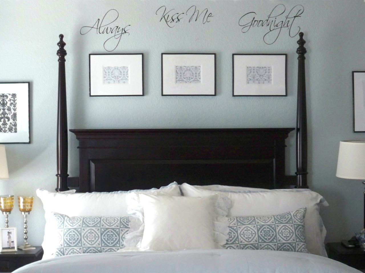 RMS ebonie-tranquil-bedroom-vinyl-phrase-over-bed s4x3.jpg.rend.hgtvcom.1280.960