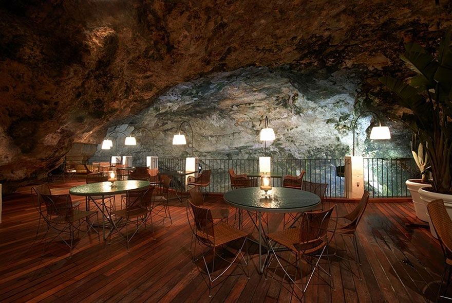 Interior-Design-Beldecor-AD-Italian-Cave-Restaurant-Grotta-Palazzese-In-The-Town-Of-Polignano-Mare-04